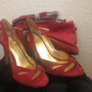 🎀  𝐵𝒰𝒩𝒟𝐿𝐸 𝒟𝐸𝒜𝐿  🎀  Guess Heels and Chinese laundry clutch w/strap